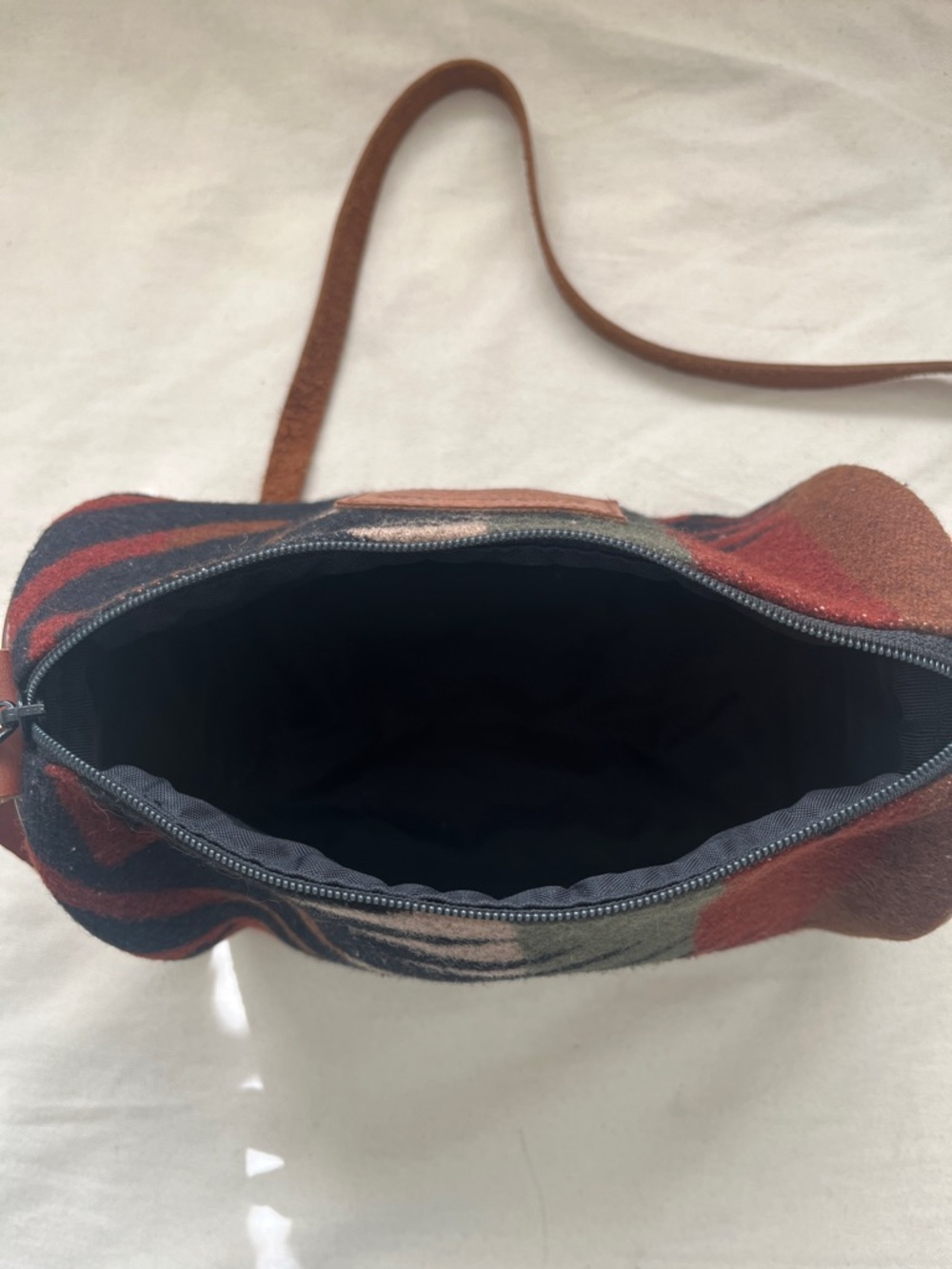 Vintage Pendleton Brown, Black & Rust Wool Crossbody Bag with Leather Strap - Picture 4 of 4